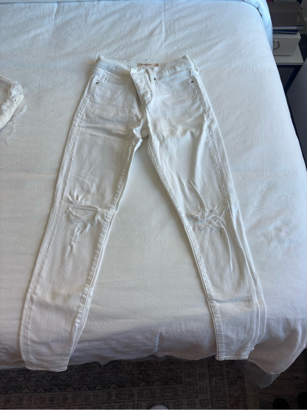 Levi's White Skinny Distressed Women's Jeans